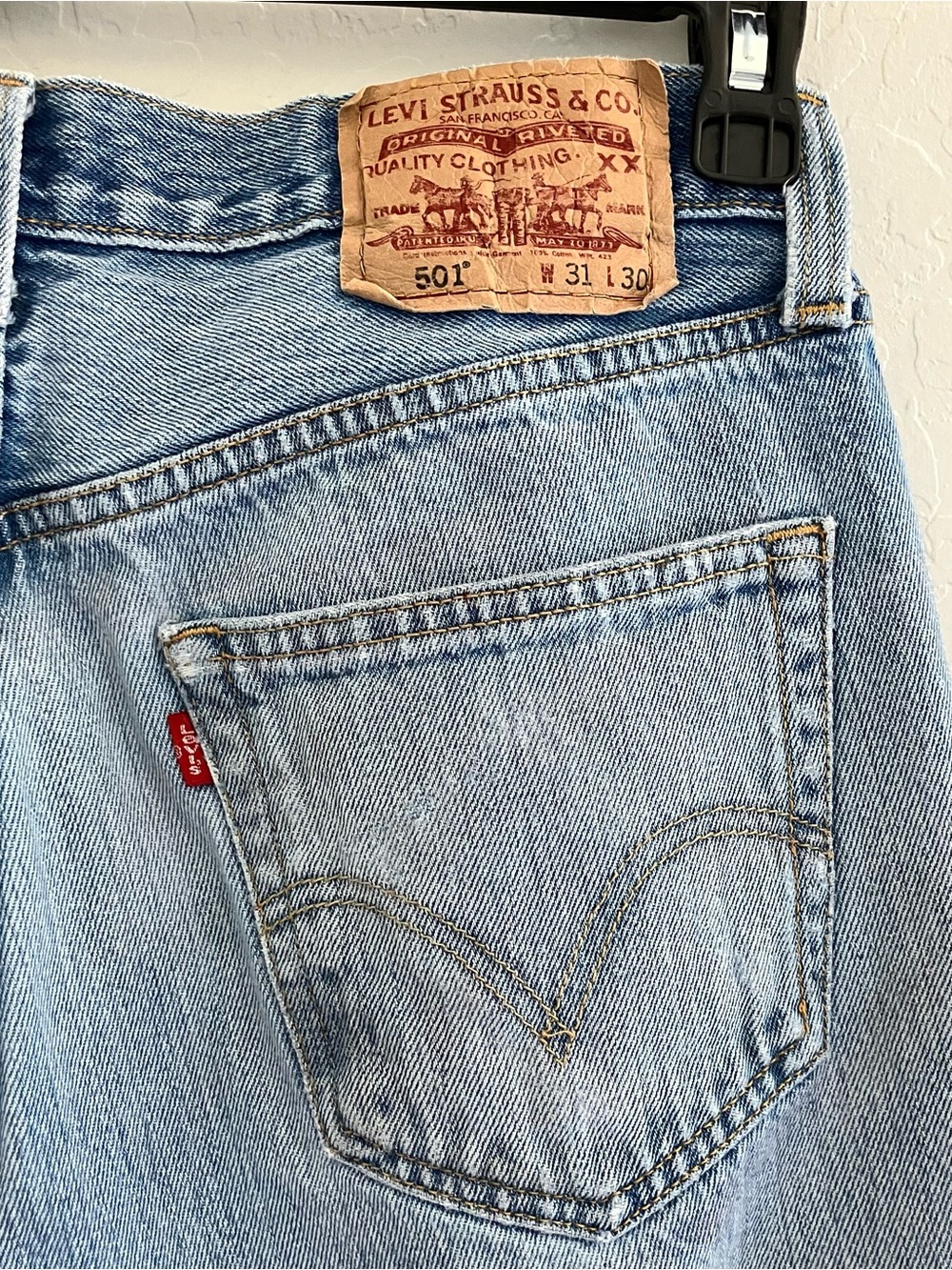 💙 Levi’s 501 Men’s Original Button Fly Jeans W31 L30 Y2K Distressed Paint - Picture 13 of 17